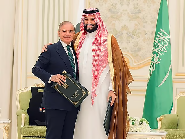 Pakistan Saudi Arabia Strategic Defense Pact: Regional Implications, Nuclear Concerns, and U.S. Diplomacy 2 Explore the Pakistan Saudi Arabia strategic defense pact, its nuclear implications, regional power shifts, and how it impacts U.S. diplomacy and Middle East stability.